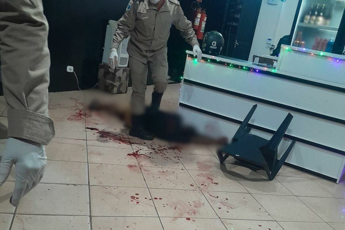 Imagem de compartilhamento para o artigo Homem é brutalmente assassinado a golpes de facão em Coxim da MS Todo dia